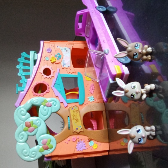 Littlest Pet Shop Other - Littlest Pet Shop LOT Figurines, Play House, Car toys LPS